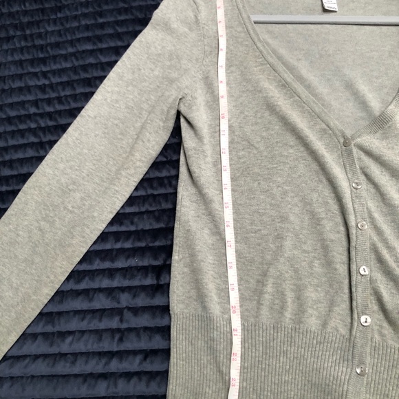 Grey H&M cardigan size large - Picture 4 of 9